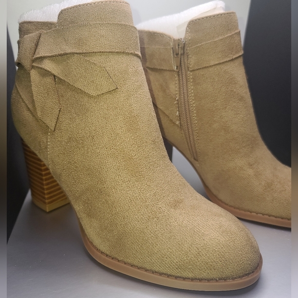 Nwot Women's Ankle Faux Suede Boots Size 5 Tan/Camel color - Picture 1 of 14